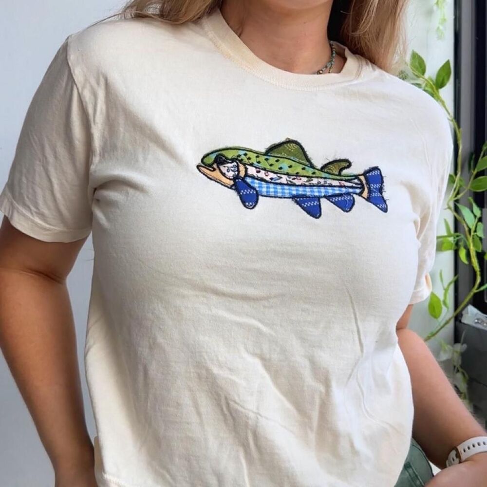 beige NWT 100% cotton trout / fish patchwork embroidered women’s boxy fit tee - Picture 2 of 8